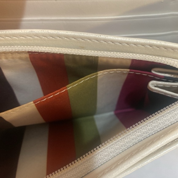 Coach Monogram Wallet in an Excellent Condition - Picture 9 of 11